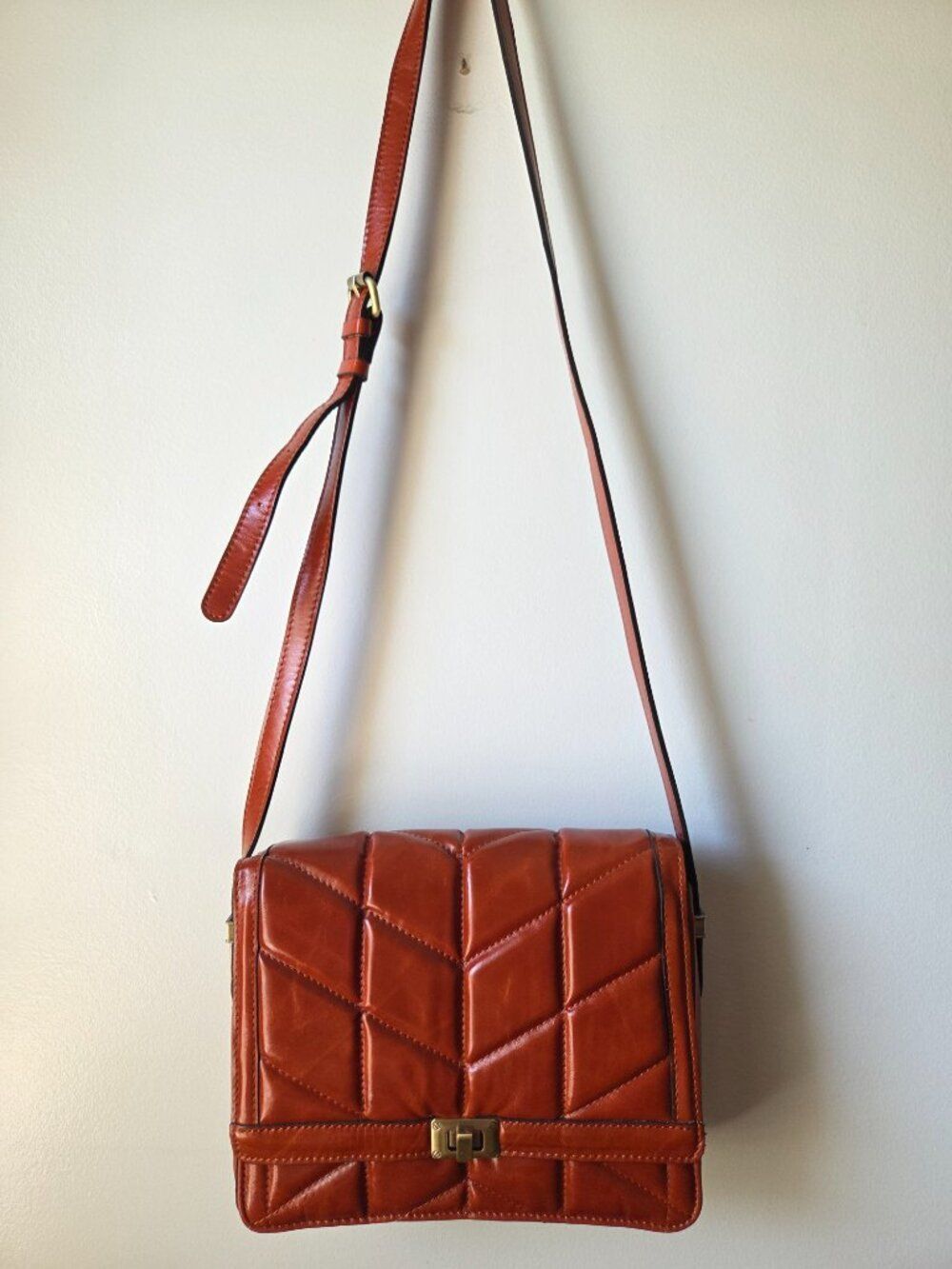 LIKE NEW NEVER USED PATRICIA NASH GRENUINE LEATHER QUILTED CROSSBODY BAG